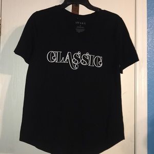 A very casual tee, greatly paired with jeans